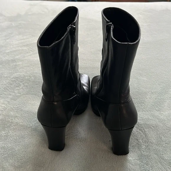 EUC Black Boots - Picture 2 of 3